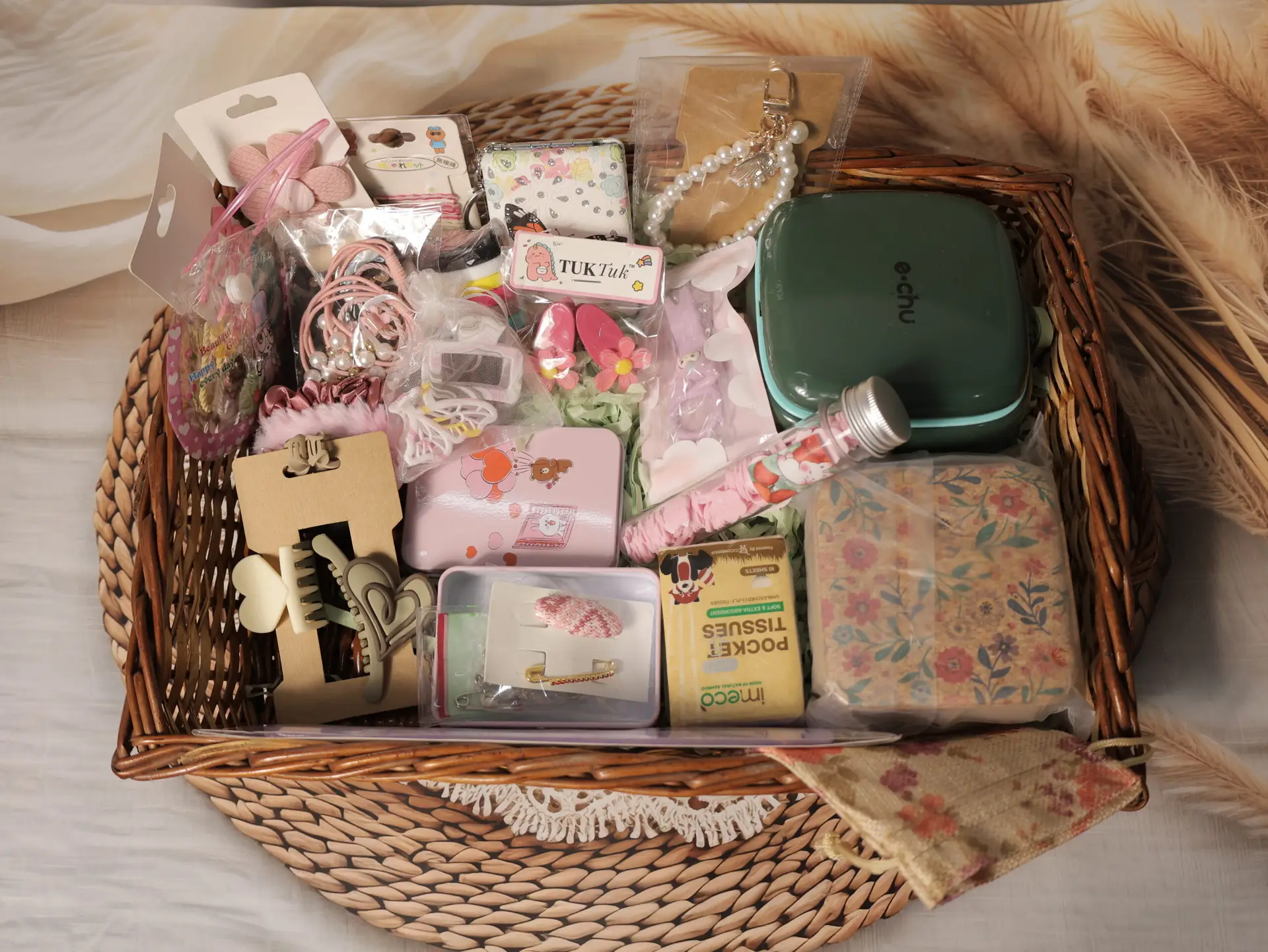 jewellery box, sewing machine kit, hair accessories with bag, handwash, tissue paper, mirror, pin box, comb, premium keychain, nail cutter